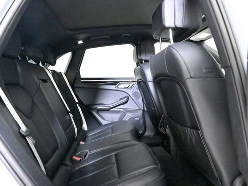 Certified 2024 Porsche Macan image 19