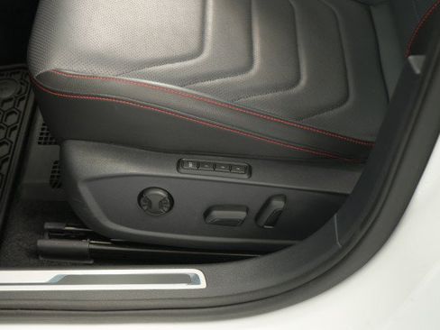 Used 2025 Volkswagen Jetta GLI Autobahn FWD image 22