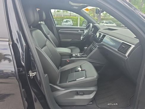 Certified 2023 Volkswagen Atlas Cross Sport SEL R-Line AWD/4WD image 11