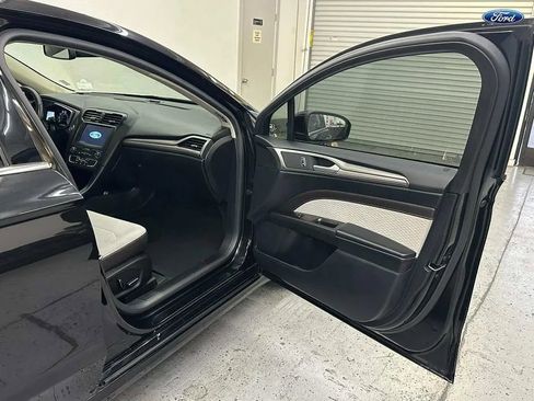 Used 2019 Ford Fusion SE w/ Equipment Group 151A image 10