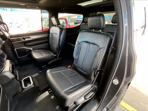 Used 2023 Jeep Wagoneer Series II image 21