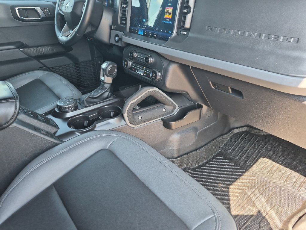 Used 2024 Ford Bronco Big Bend w/ Sasquatch Package AWD/4WD image 16