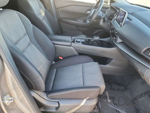 Used 2024 Nissan Rogue SV image 23