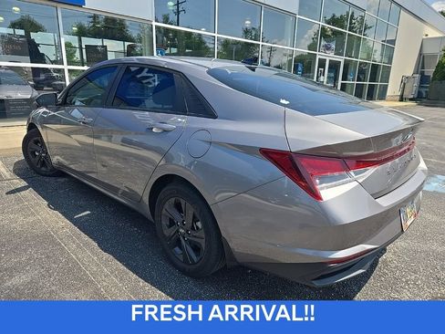 Used 2023 Hyundai Elantra SEL FWD image 5