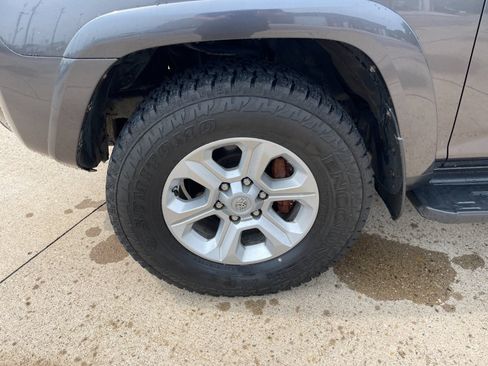 Used 2016 Toyota 4Runner SR5 AWD/4WD image 30