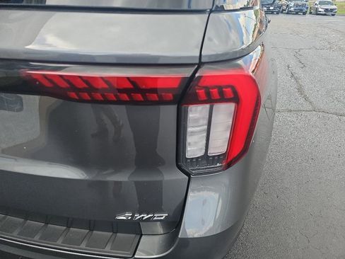 Used 2025 Ford Explorer ST-Line w/ ST-Line Street Pack AWD/4WD image 6