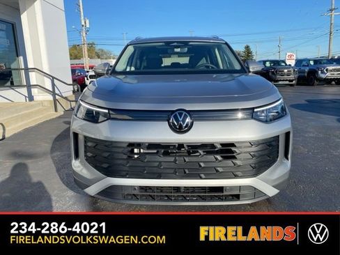 New 2025 Volkswagen Tiguan SE image 7