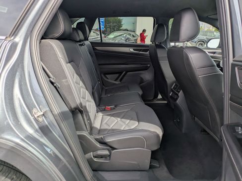 Certified 2025 Volkswagen Atlas Cross Sport SE AWD/4WD image 32