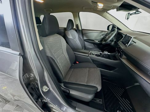 Used 2023 Nissan Rogue SV image 30