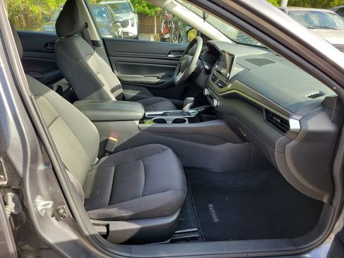 Used 2024 Nissan Altima 2.5 SV image 7