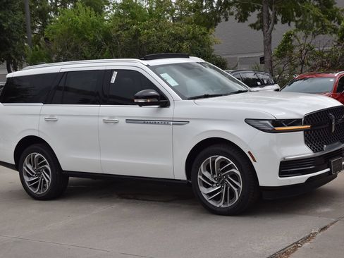 New 2026 Lincoln Navigator Reserve AWD/4WD image 4