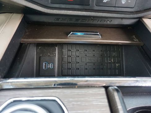 Used 2023 Ford Expedition Limited AWD/4WD image 13