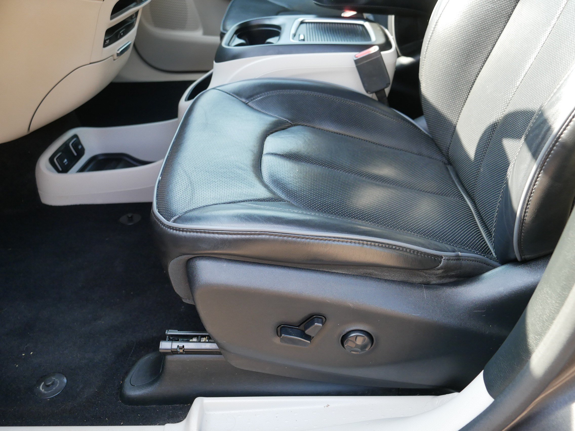 Used 2018 Chrysler Pacifica Limited w/ Advanced Safetytec Group FWD image 20