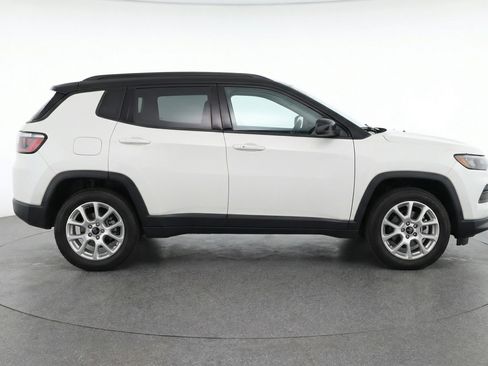Used 2025 Jeep Compass Limited AWD/4WD image 11