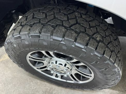 Used 2016 Ford F250 Platinum w/ FX4 Off-Road Package AWD/4WD image 9