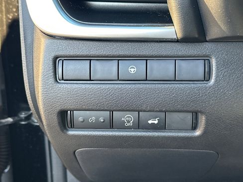 Used 2024 Nissan Rogue SV image 32