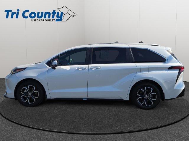 Certified 2026 Toyota Sienna Platinum AWD/4WD image 5