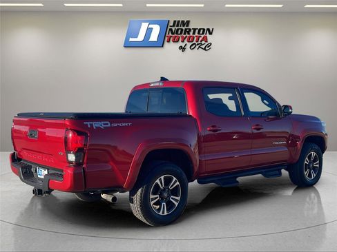 Used 2019 Toyota Tacoma TRD Sport image 5