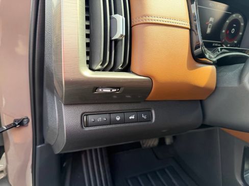 Used 2023 Nissan Pathfinder Platinum w/ Black Appearance Package FWD image 13