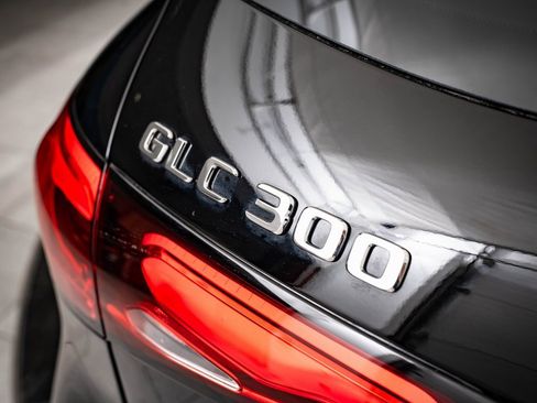 Certified 2025 Mercedes-Benz GLC 300 4MATIC image 17