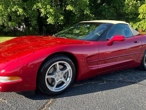 Used 2001 Chevrolet Corvette Convertible w/ Preferred Equipment Group2 RWD image 6