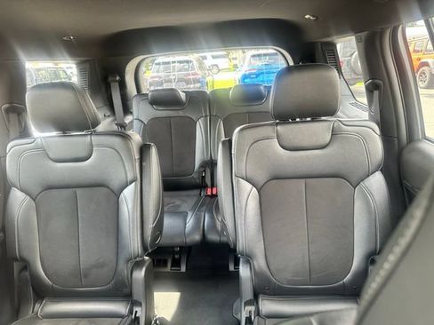 Used 2023 Jeep Grand Cherokee L Laredo AWD/4WD image 20
