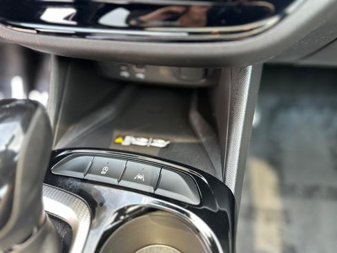 Used 2025 Buick Envista Avenir FWD image 30