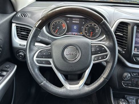 Used 2018 Jeep Cherokee Overland w/ Technology Group AWD/4WD image 21