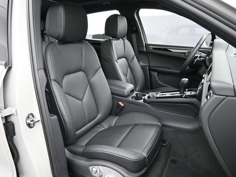 New 2026 Porsche Macan AWD/4WD image 30