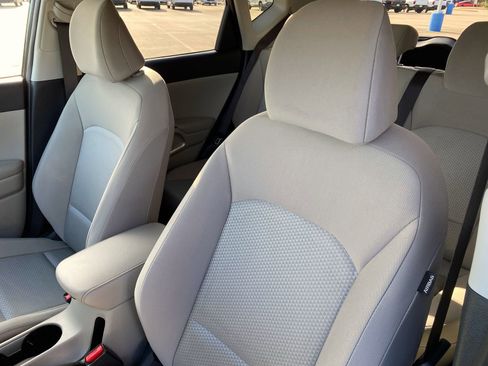 Used 2025 Kia Soul LX image 12