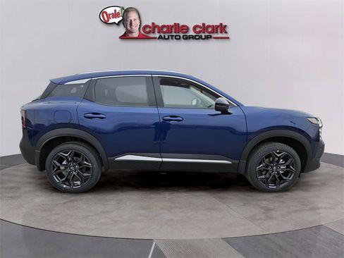 New 2026 Nissan Kicks SR image 7