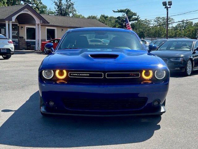 Used 2022 Dodge Challenger R/T RWD image 2