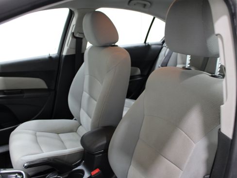 Used 2014 Chevrolet Cruze LT FWD image 4