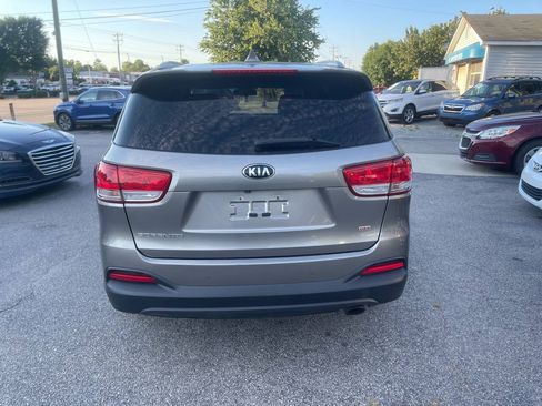 Used 2016 Kia Sorento AWD w/ LX Convenience Package image 8