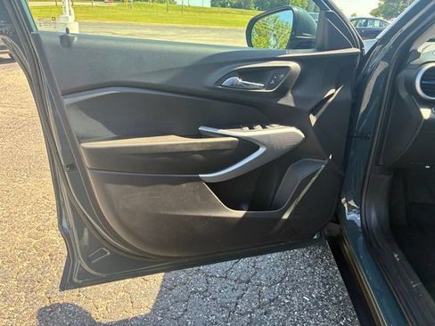 Used 2026 Chevrolet Trax LS w/ LS Convenience Package FWD image 15