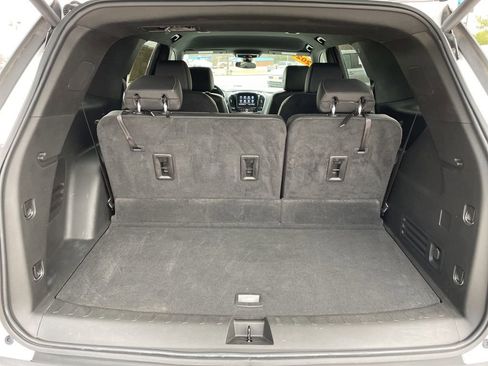 Used 2023 Chevrolet Traverse LT image 48