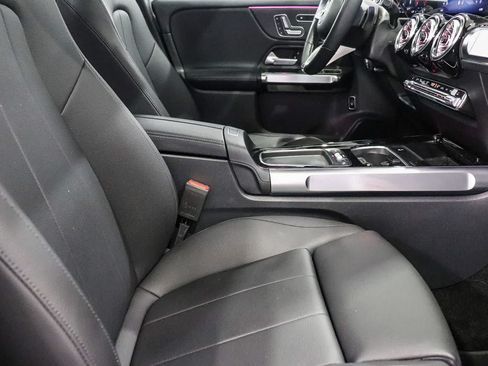 Used 2026 Mercedes-Benz GLB 250 image 19