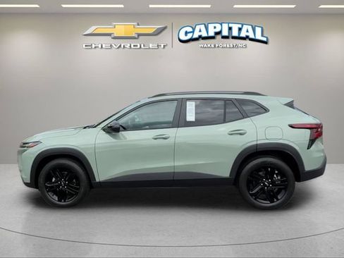 Used 2026 Chevrolet Trax ACTIV w/ Sunroof Package FWD image 2