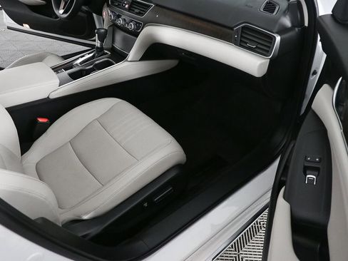 Used 2018 Honda Accord Touring image 21
