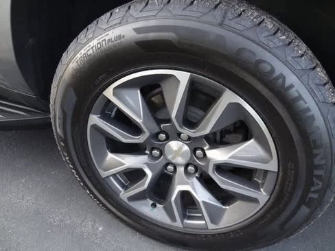 Used 2021 Chevrolet Suburban LT image 12