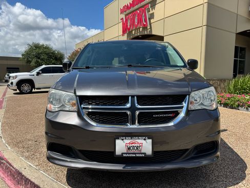 Used 2018 Dodge Grand Caravan SE w/ UConnect Hands-Free Group FWD image 2