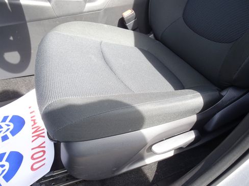 Used 2023 Toyota RAV4 LE image 9