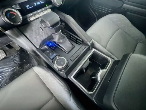 Used 2025 Toyota Tacoma SR5 AWD/4WD image 25