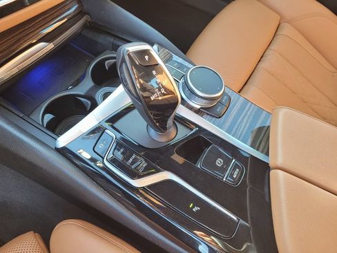 Used 2021 BMW 530i w/ Premium Package RWD image 16