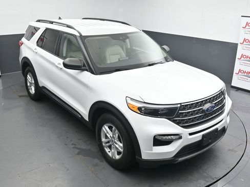 Used 2024 Ford Explorer XLT w/ Equipment Group 202A AWD/4WD image 22