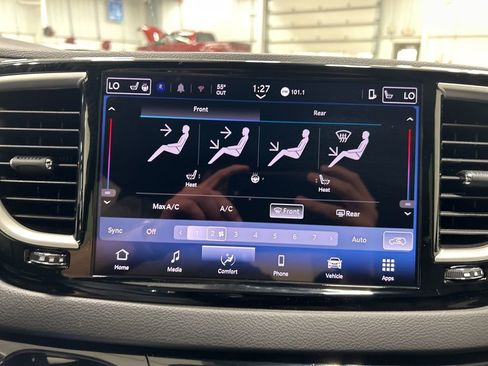 Used 2025 Chrysler Pacifica Select FWD image 22