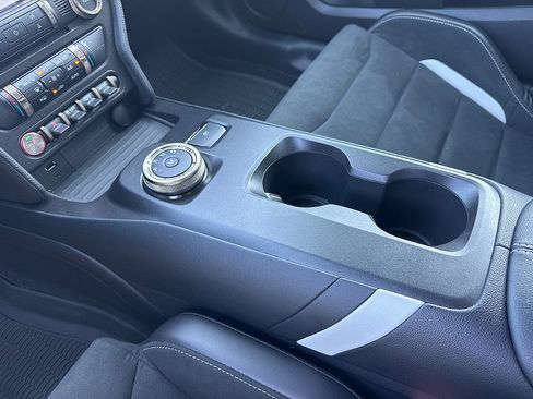 Used 2021 Ford Mustang Shelby GT500 w/ Carbon Fiber Track Pack RWD image 16