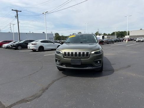 Used 2019 Jeep Cherokee Latitude Plus w/ Comfort/Convenience Group AWD/4WD image 24