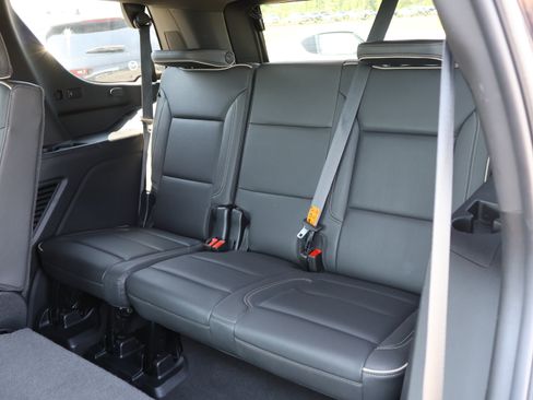 Used 2024 GMC Yukon SLT AWD/4WD image 12