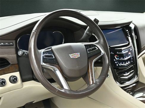 Used 2017 Cadillac Escalade ESV Premium Luxury image 25